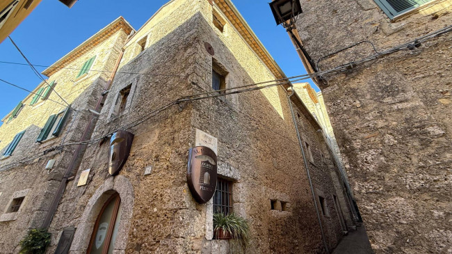 historic residence for sale in Santopadre
