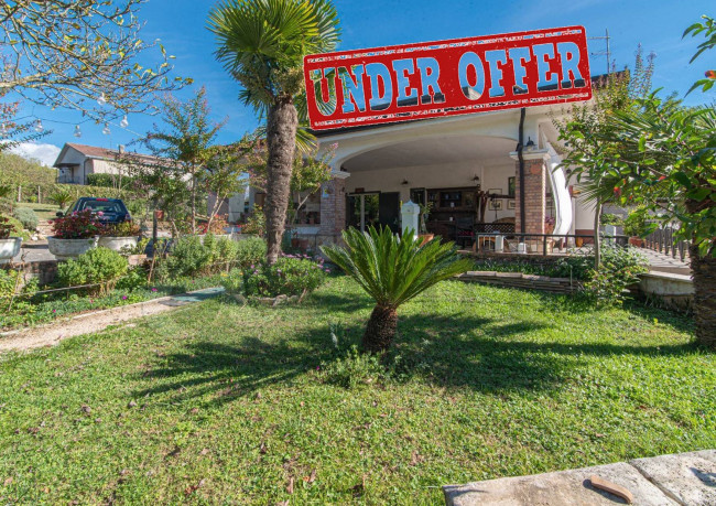 detached house for sale in Arce