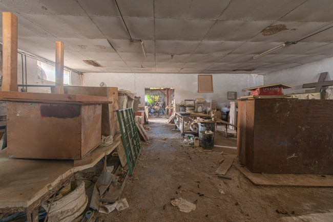 Locale commerciale in vendita a Latina