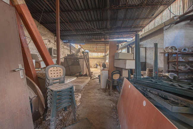 Locale commerciale in vendita a Latina