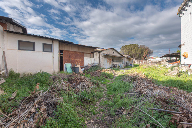Locale commerciale in vendita a Latina