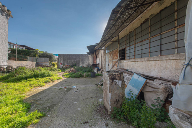 Locale commerciale in vendita a Latina