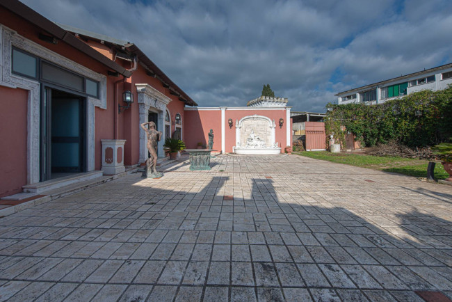 Locale commerciale in vendita a Latina