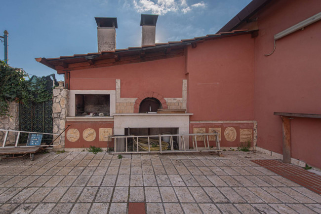 Locale commerciale in vendita a Latina