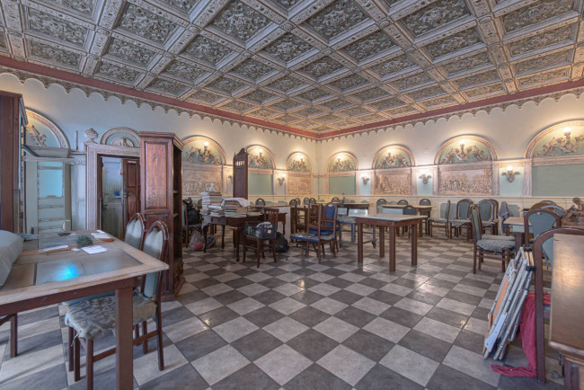 Locale commerciale in vendita a Latina