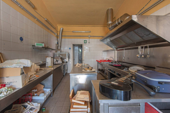 Locale commerciale in vendita a Latina