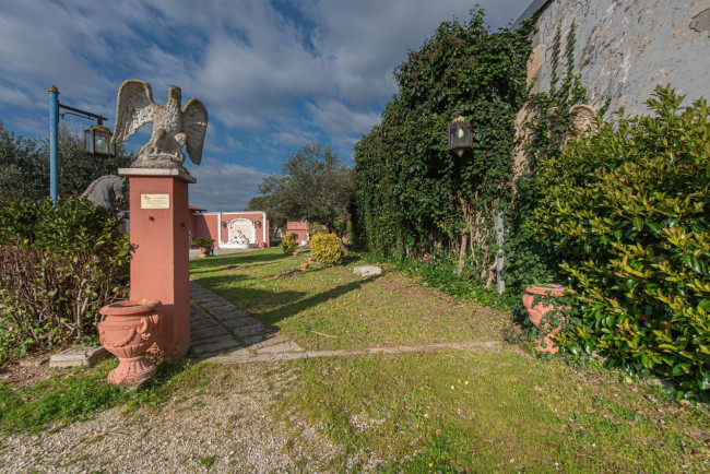 Locale commerciale in vendita a Latina