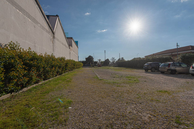 Locale commerciale in vendita a Latina