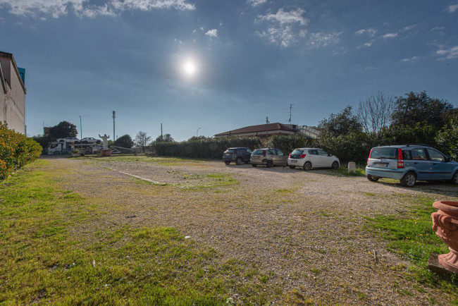 Locale commerciale in vendita a Latina