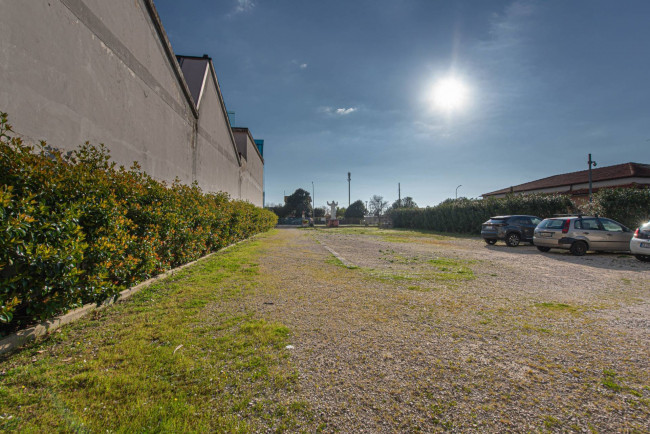 Locale commerciale in vendita a Latina