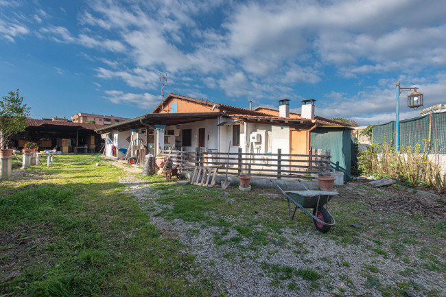 Locale commerciale in vendita a Latina