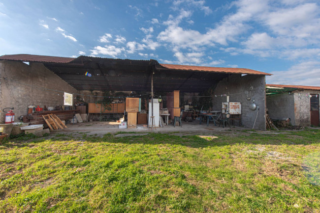 Locale commerciale in vendita a Latina