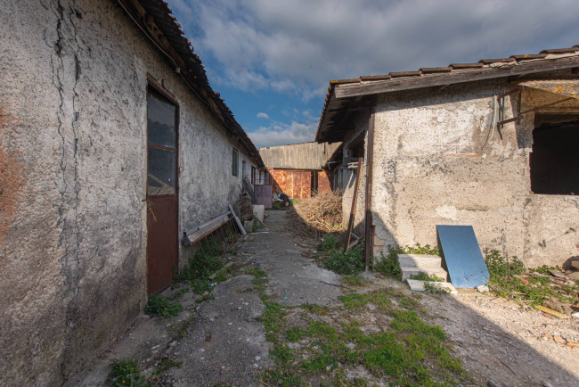 Locale commerciale in vendita a Latina