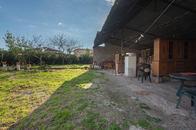 Locale commerciale in vendita a Latina