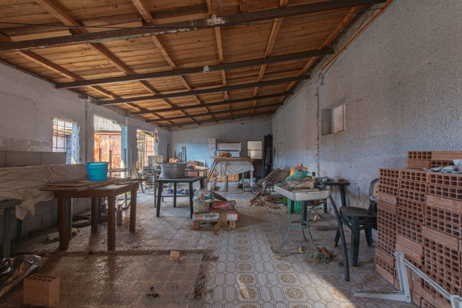 Locale commerciale in vendita a Latina
