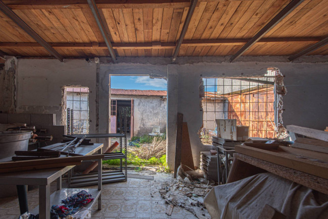 Locale commerciale in vendita a Latina