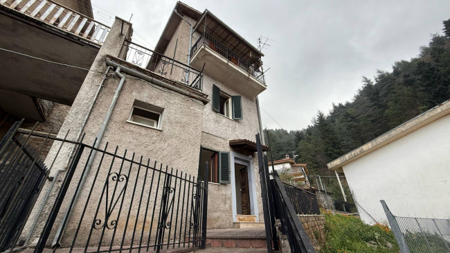 Palazzo intero stabile in vendita a Piglio