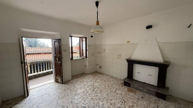 Palazzo intero stabile in vendita a Piglio