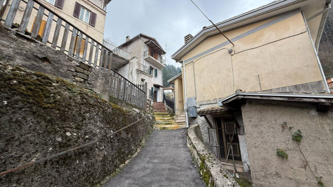Palazzo intero stabile in vendita a Piglio