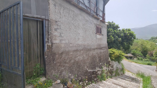 typical historical house for sale in Esperia