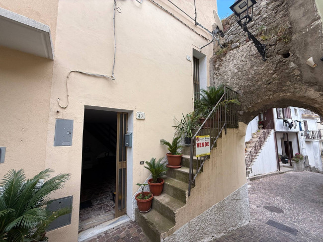 Abitazioni tipiche storiche in vendita a Ciorlano