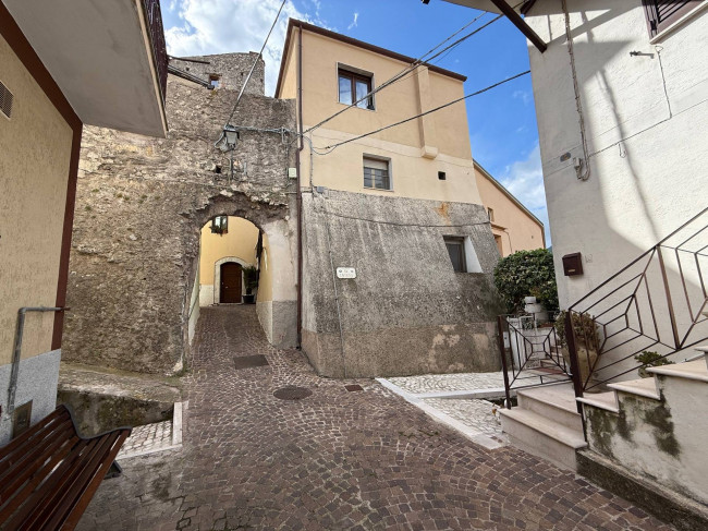 Abitazioni tipiche storiche in vendita a Ciorlano