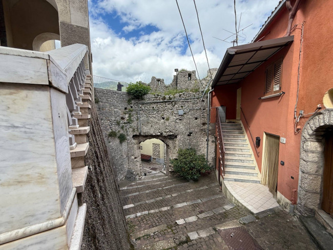Abitazioni tipiche storiche in vendita a Ciorlano