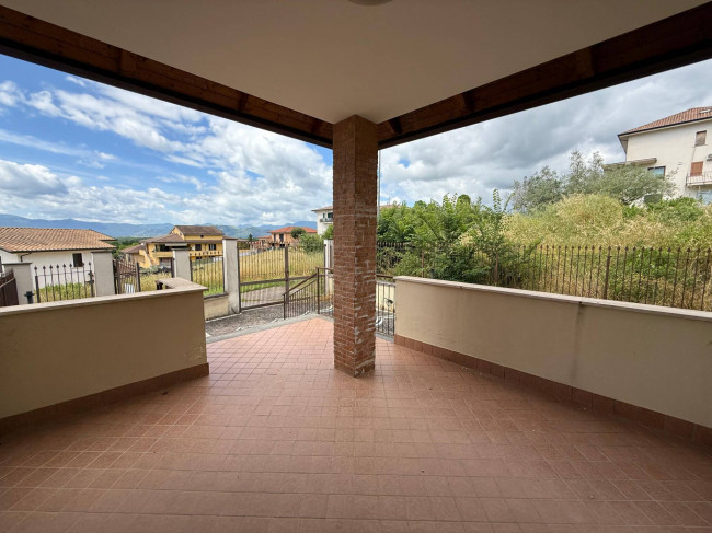 Appartamento in vendita a Colfelice