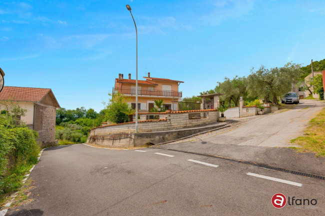 detached house for sale in Colfelice