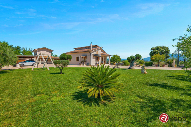 Villa for sale in Pontecorvo