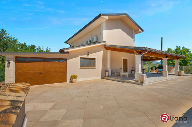 Villa for sale in Pontecorvo