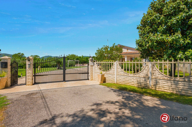 Villa for sale in Pontecorvo