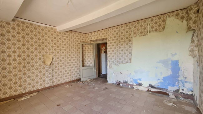 typical historical house for sale in Arpino