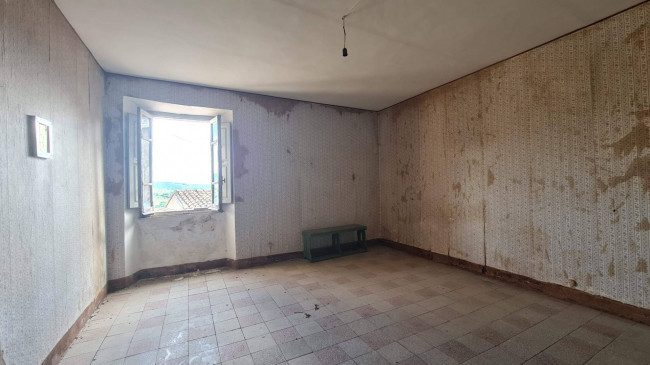 typical historical house for sale in Arpino