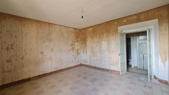 typical historical house for sale in Arpino