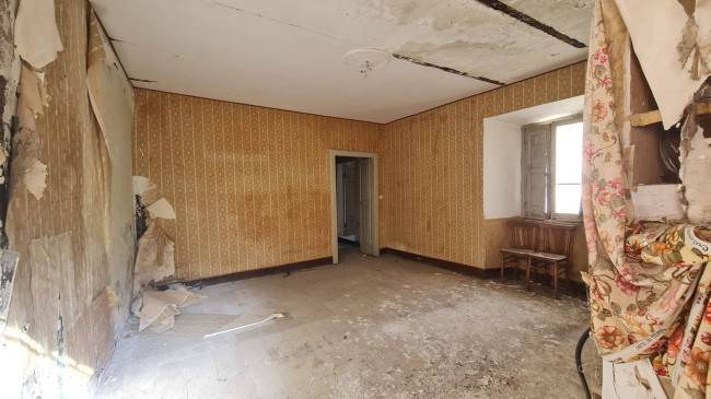 typical historical house for sale in Arpino