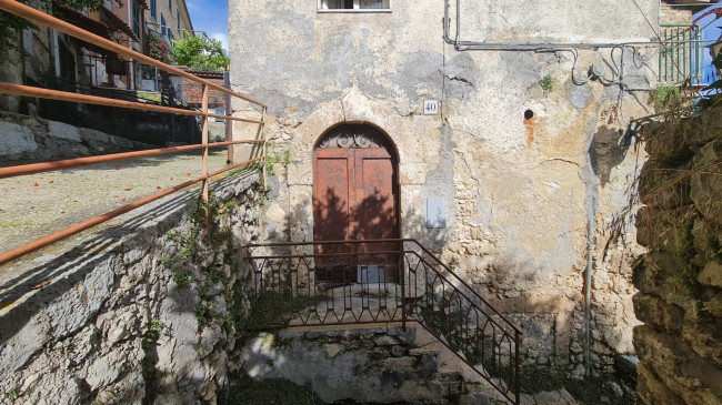 typical historical house for sale in Arpino