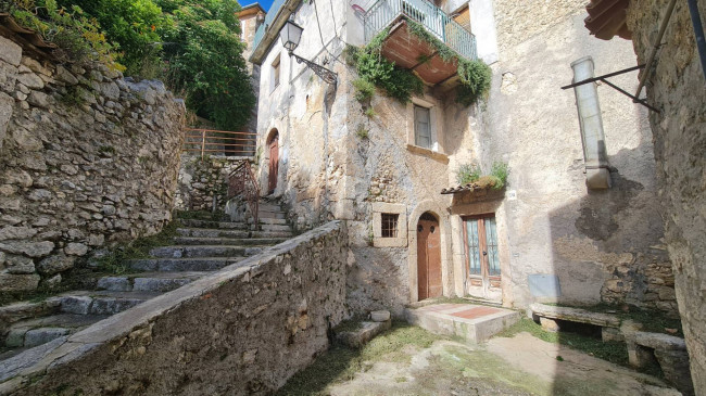 typical historical house for sale in Arpino