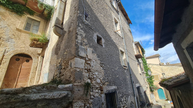 typical historical house for sale in Arpino