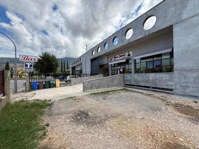 Attività commerciale in vendita a Aquino