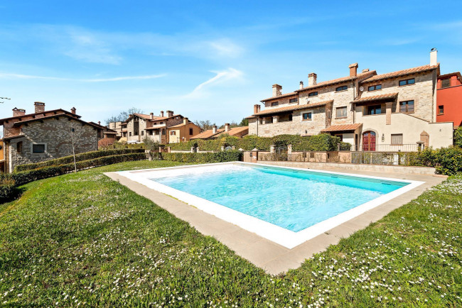 Villino a schiera in vendita a Ficulle