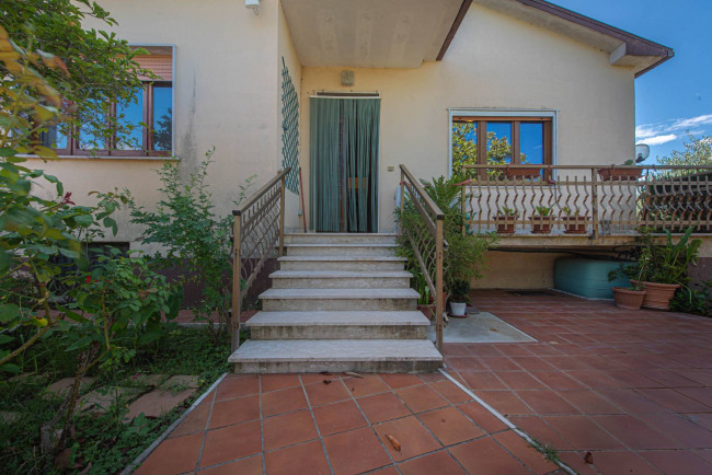 detached house for sale in Colfelice