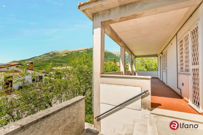 Casa indipendente in vendita a Campoli Appennino
