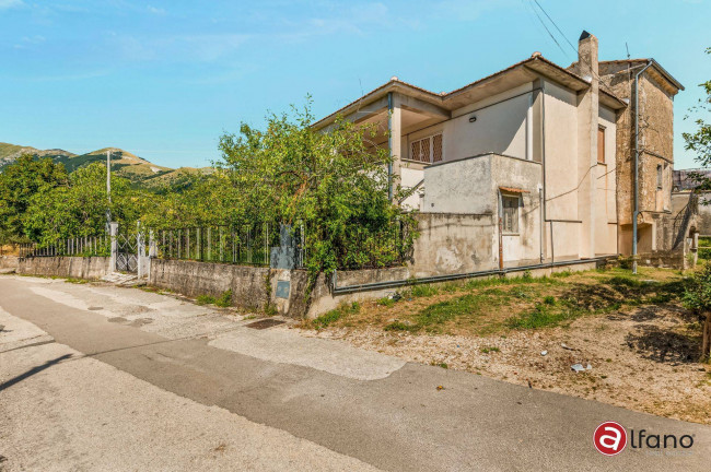 Casa indipendente in vendita a Campoli Appennino