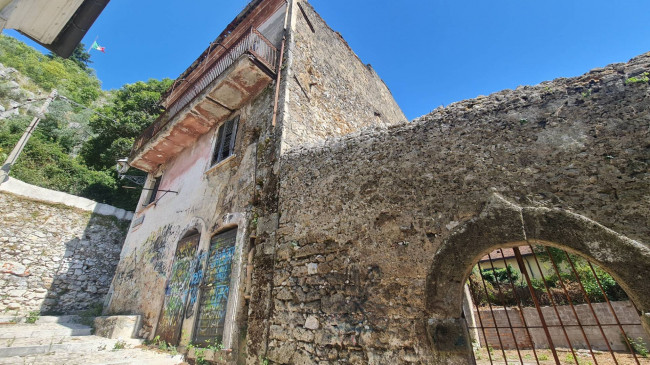 historic residence for sale in Sora
