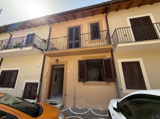 whole building for sale in Colfelice