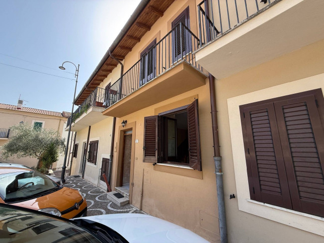 whole building for sale in Colfelice