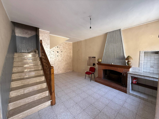 whole building for sale in Colfelice
