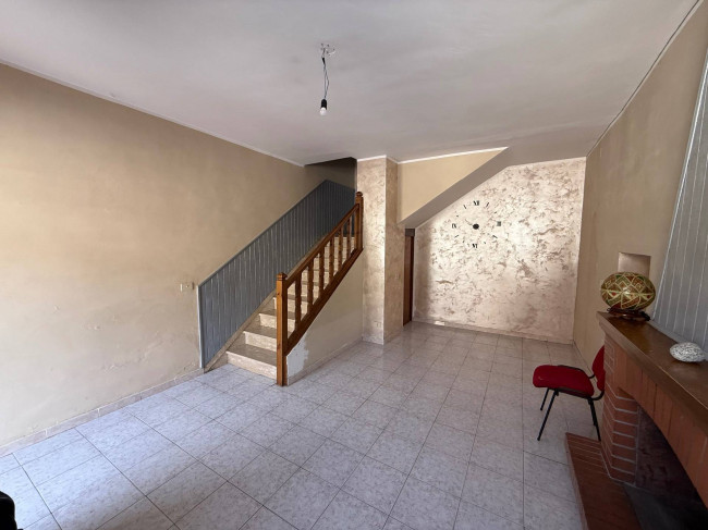 whole building for sale in Colfelice