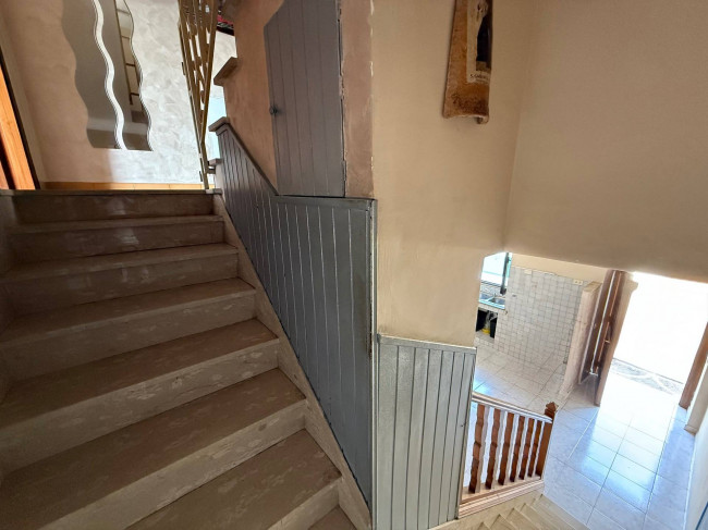 whole building for sale in Colfelice